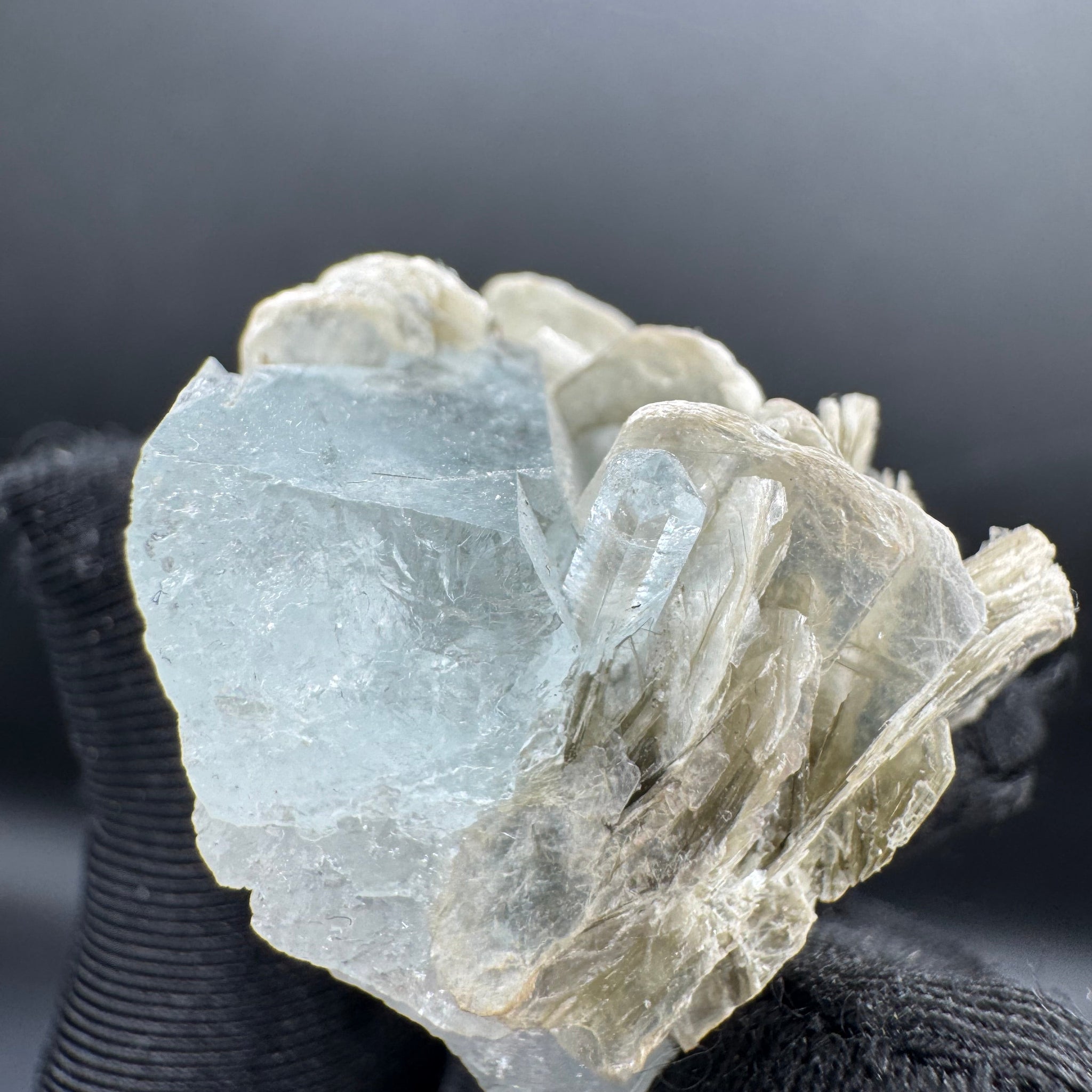 Aquamarine Specimen - 25g